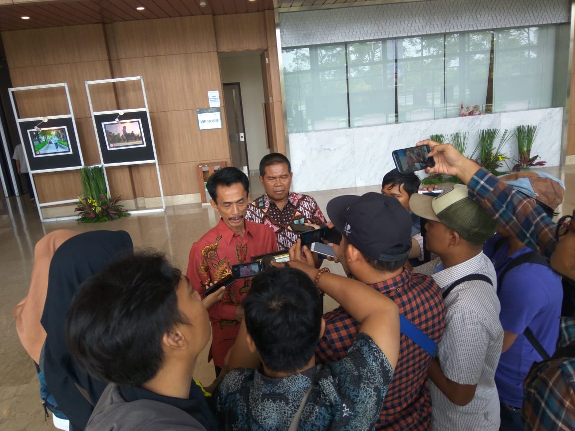 soettaairport's tweet photo. Kementerian Kesehatan RI menganugerahkan Bandar Udara Soekarno - Hatta sebagai salah satu Bandara dengan predikat Bandara Sehat Tahun 2018 pada Sabtu, 10 November 2018.
#CGKupdate
#CGKnews https://t.co/tsKySYVDs8