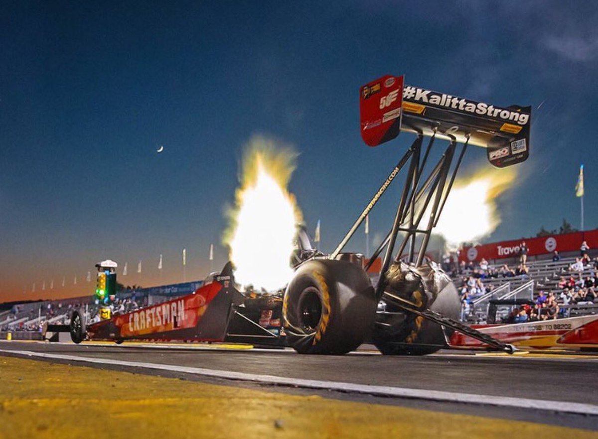 @richiecrampton lightning it up in Pomona 
📷:@rebilasphoto 
@TeamKalitta @craftsman @NHRA 
#RedLineOil #DoYouRedLine #KalittaStrong #topfuel #nhra #drag #race #wheelie