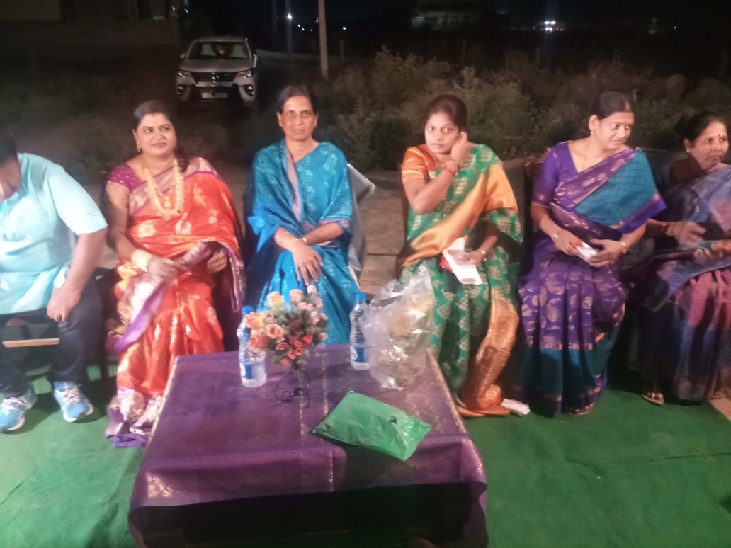 ఈ రోజు మహేశ్వరం నియోజకవర్గం, బడంగ్ పేట్ మున్సిపాల్టీ లోని వసంత్ విహార్ కాలనీ సమావేశంలో పాల్గొనడం జరిగింది. #SabithaIndraReddy #Maheshwaram