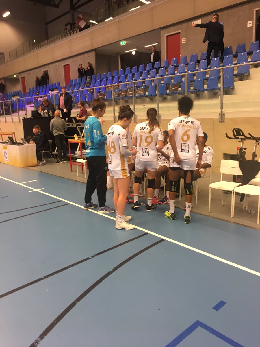 Coupe d’Europe 🏆

Avc un effectif très réduit (10 joueuses), les lionnes ont réalisé une superbe prestation en ne s’inclinant que d’une petite unité (29-28) à <a href="/TeamEsbjerg/">Team Esbjerg Elitehåndbold</a> ! Tout se jouera Dimanche prochain au Palais des Sports <a href="/Issylesmoul/">Ville d'Issy-les-Moulineaux</a>
