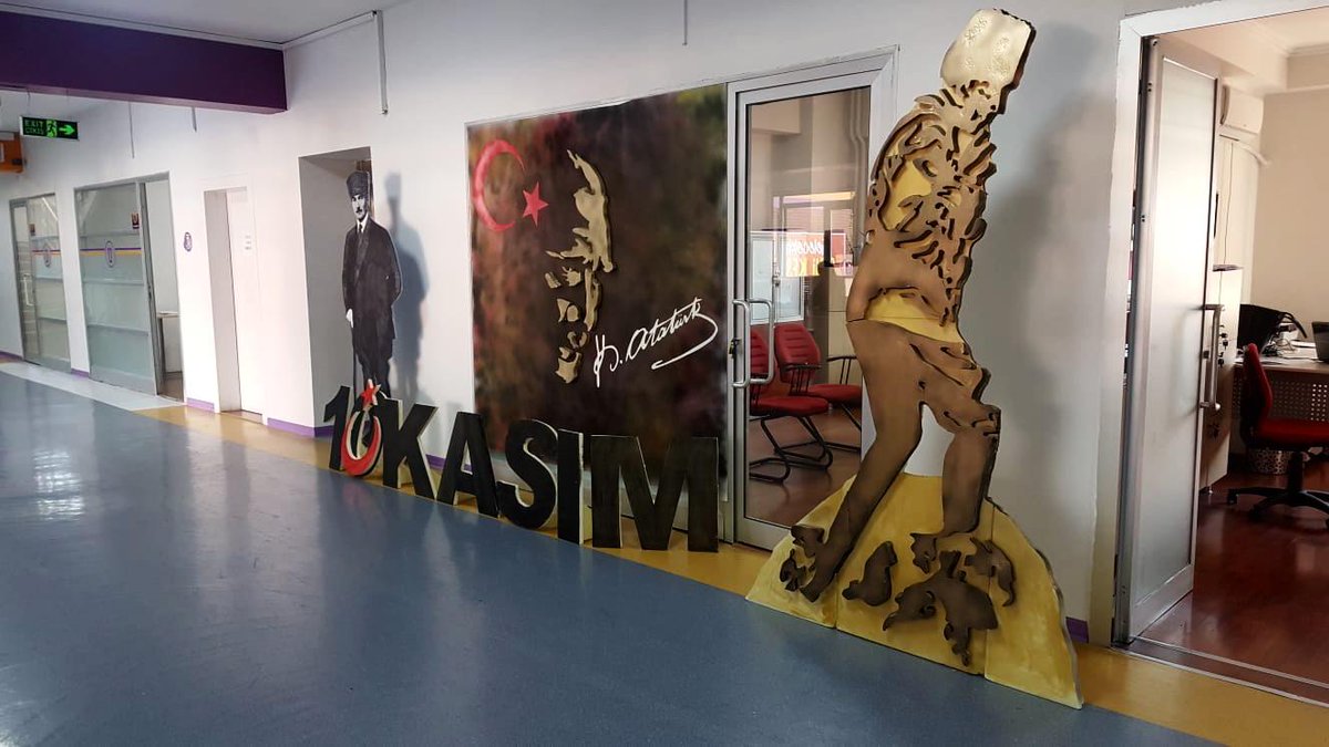 Türkiye geneli Görsel Sanatlar zümresi olarak dekor çalışmalarımızla  ATA' mızı saygı,sevgi ve minnetle anıyoruz... <a href="/EnverYucel/">EnverYucel</a> <a href="/nevzatkulaber/">Nevzat Kulaberoğlu</a> <a href="/nilcicek/">Nil Çiçek</a> <a href="/adilkurt9/">Adil Kurt</a> <a href="/MuzeyyenBedel/">MüzeyyenBedelYalçın</a> <a href="/UgurOkullari/">Uğur Okulları</a> <a href="/ardaergez/">Arda ERGEZ</a> <a href="/FATIH_SARITASLI/">FATİH SARITAŞLI</a> <a href="/SakirUlucay/">sakir ulucay</a>