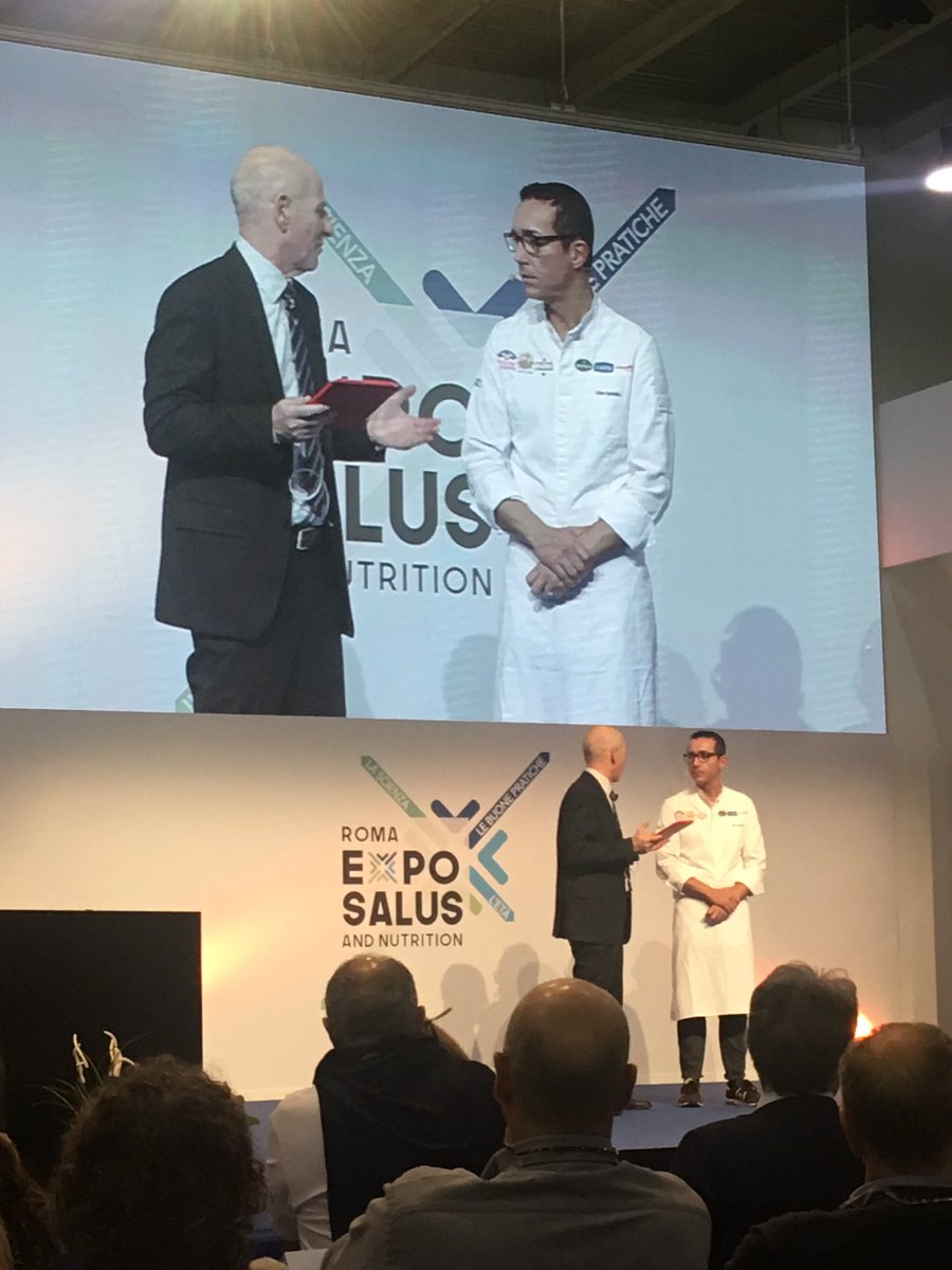 GiusiLiuzzi's tweet photo. Anche la #pizza di  #Sorbillo qui a @romaEXPOSALUS https://t.co/qNDPU8Aio4