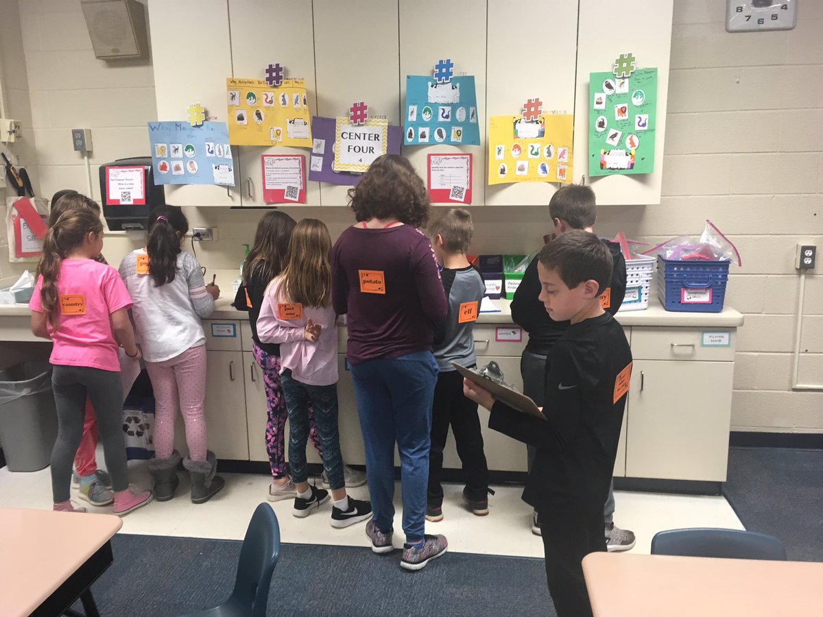 AWMO4thGrade's tweet image. Find someone who....plural noun review! One of our favorite ways to move around the room and work with classmates 📝 #grammarfun