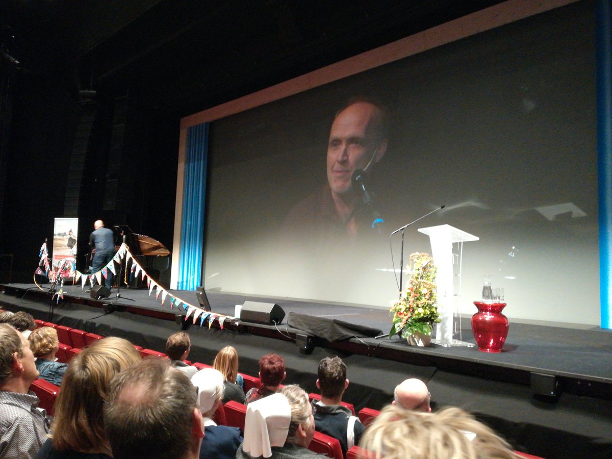 Vincenza_nd's tweet photo. Stef Bos deed workshop net op #LDD18 en zingt nu in 't eindprogramma het lied van Ruth @KerkinActie @PKNnl https://t.co/ccbYsGIBck