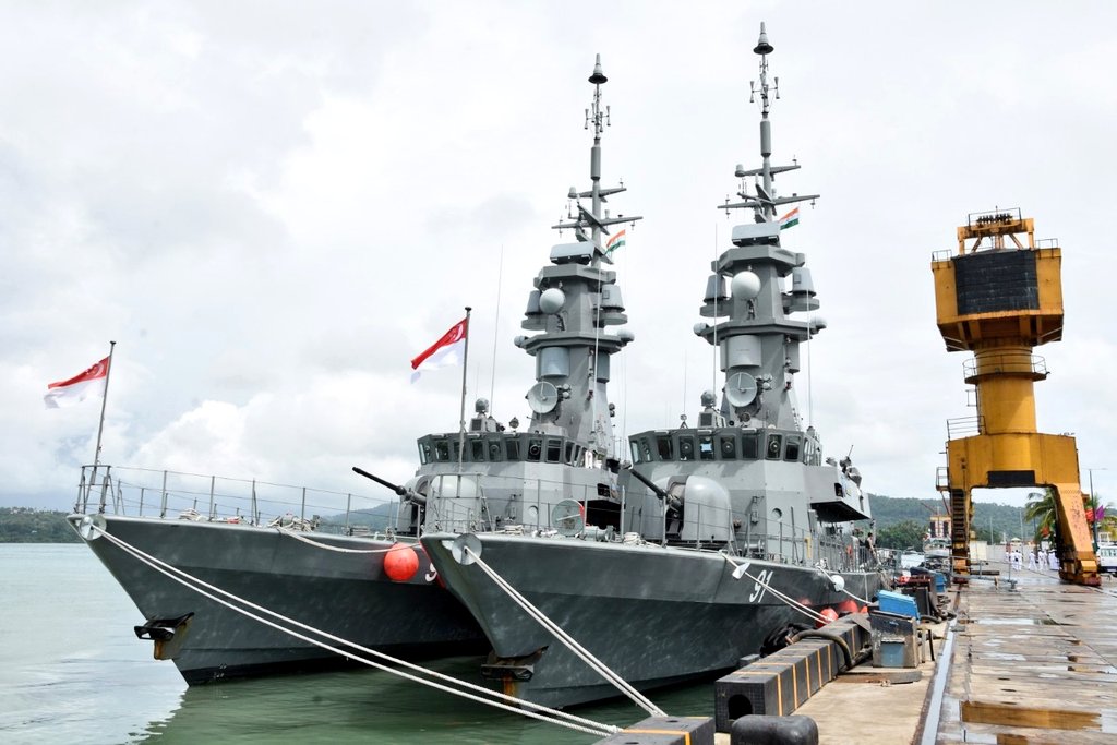 PIB_India's tweet photo. #BridgesofFriendship Singapore India Maritime Bilateral Exercise -#SIMBEX18 kicks off at Port Blair 

📖https://t.co/imLSLqVpbb https://t.co/kExQB5RHON