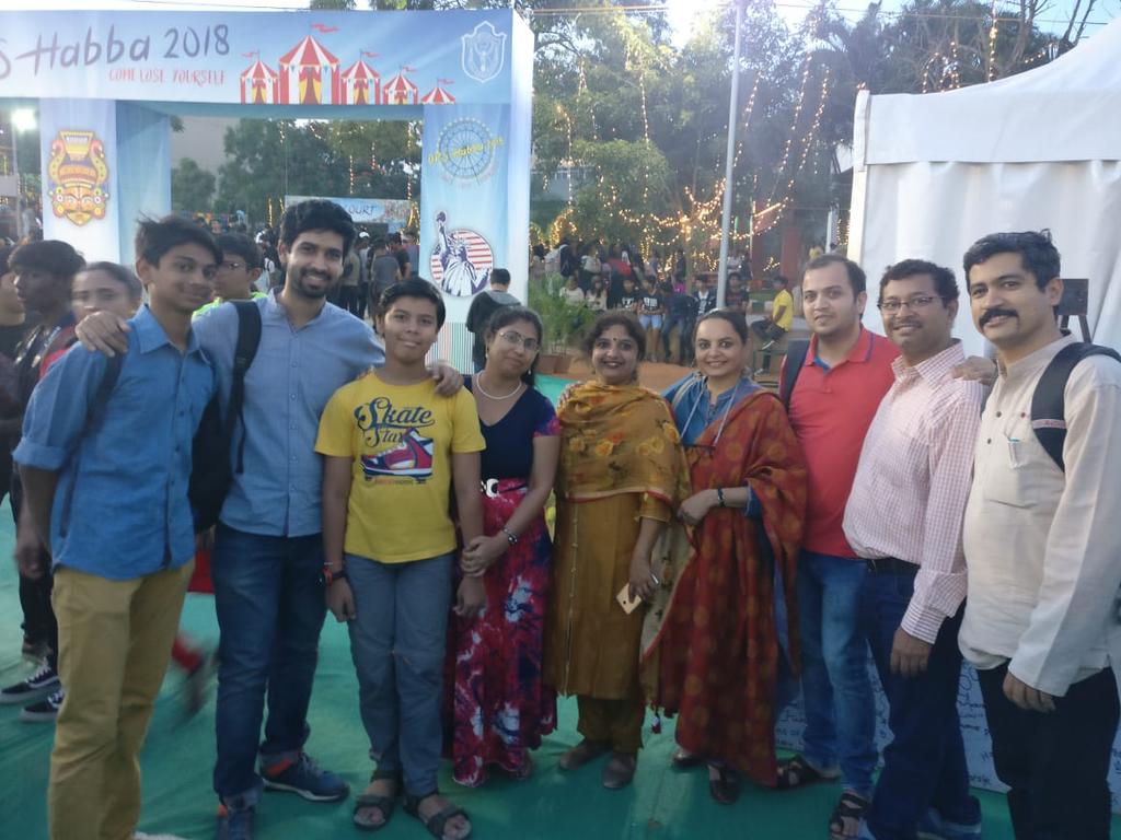 SPICMACAY_vol's tweet image. Team of @SPICMACAYBLR was invited by #DPSNorth #Bangalore - Host of #ISC2017 for their annual school fest.
The team congratulated principal for getting President award.