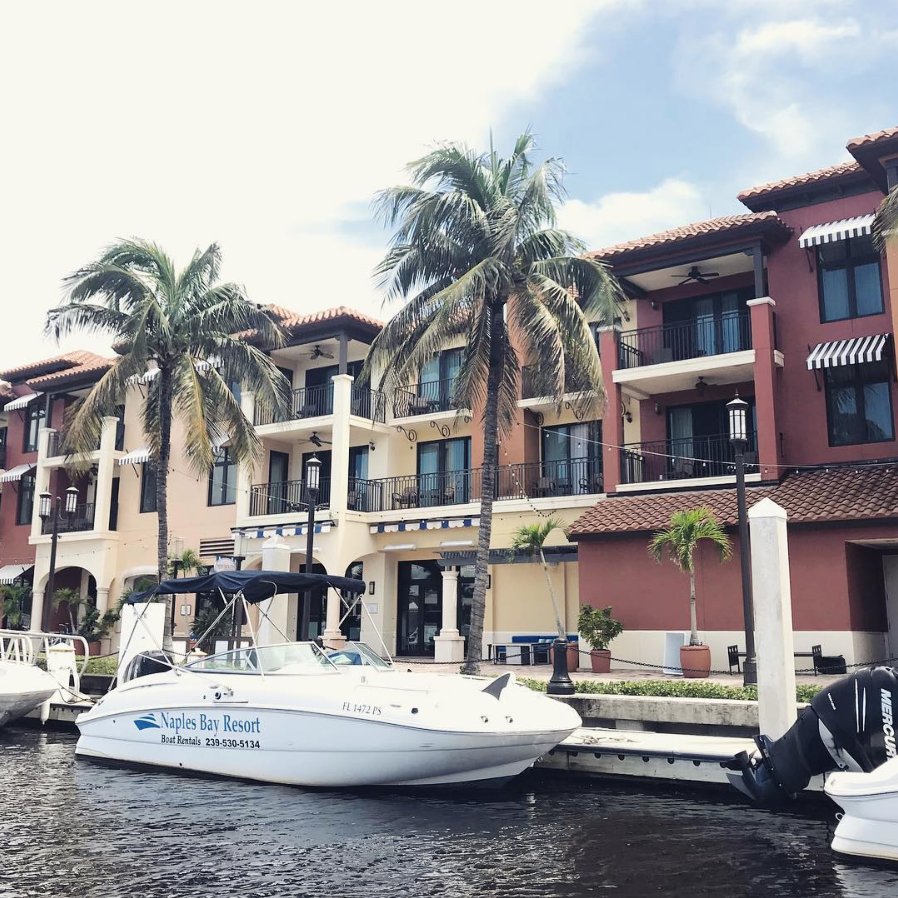 🌞Half Day Boat Rentals at #NaplesBayResort From $199!🌞
Great shot @nikolena__! Book your boat rental now and spend a relaxing or adventurous day on the Gulf, the choice is yours!
Click here for additional details buff.ly/2D9vzEx
Photo Credit: @nikolena__ via Instagram