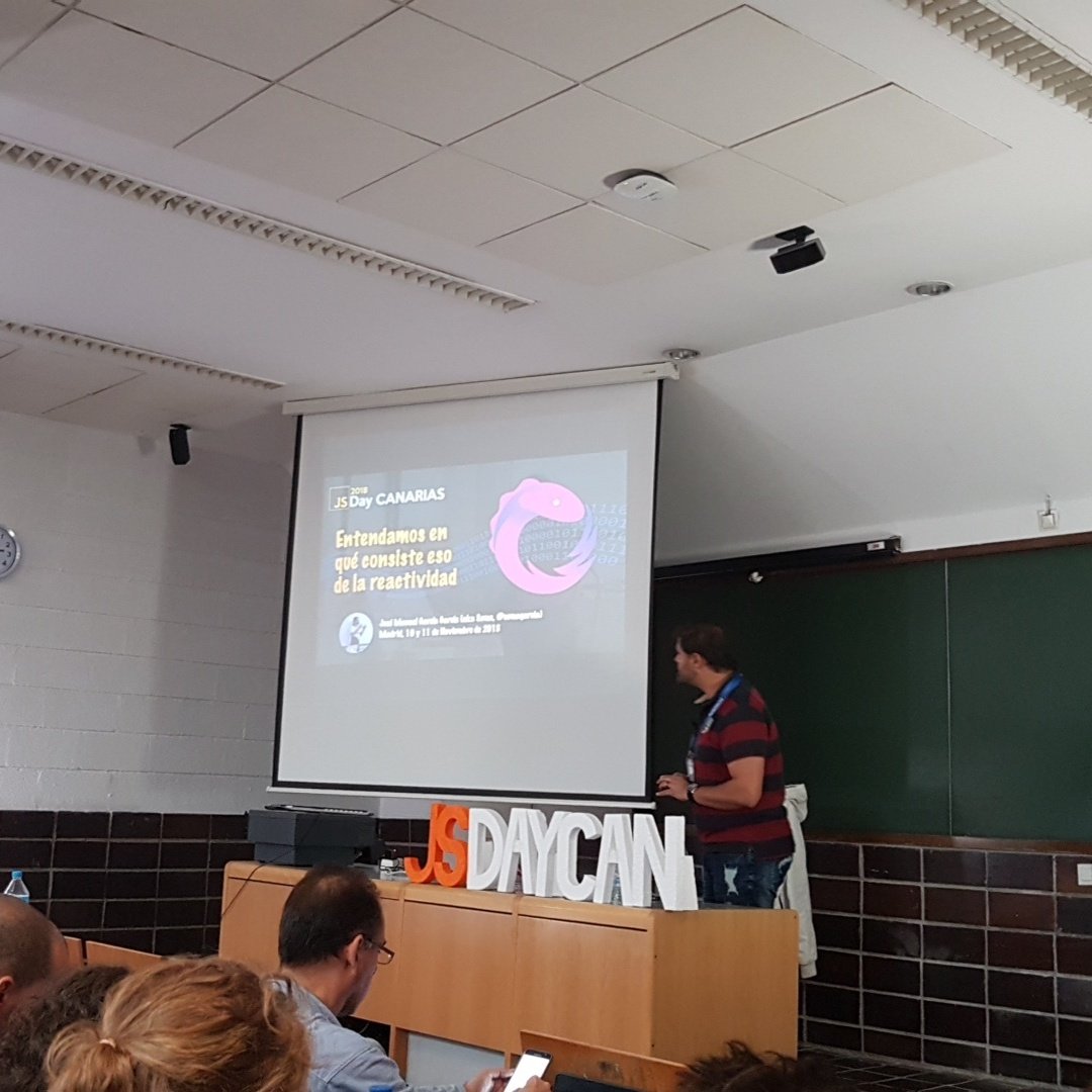 davidcpr's tweet image. Escuchando a @sermagarcia de nuevo en su charla &quot;Entendamos en qué consiste eso de la #reactividad&quot; #JSDayCAN2018