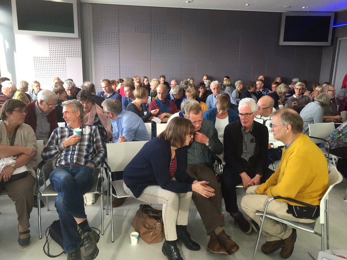 hoosterbroek's tweet photo. Met 150 diakenen nagedacht over wat de kerk kan doen voor kinderen in situatie van armoede. Zoveel mooie ideeën! #LDD18 https://t.co/CqkjosFTeG