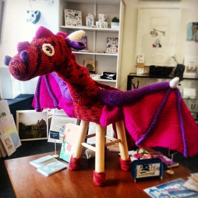 shopofinterest's tweet photo. Thar be dragons... Just landed in the shop of interest this amazing dragon stool for your little Khaleesi. 
Hand made by MaggiKnits.

#dragon #knitting #furniture #gameofthrones #shopping #Finnieston #Glasgow #scotland https://t.co/oQw5OrNHUD https://t.co/auCsRJLalR