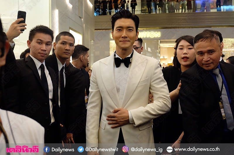 Shanti59909500's tweet photo. #Repost @siwonestiran
•  •  •
Siwon At The Legendary Party  #ICONSIAM #PowerOfThainess #TheLegendaryParty #TheNextGlobalDestination ❤️❤️❤️ ©dailynews
.
.

@siwonchoi @siwonchoi_official #superjunior #슈퍼주니어 #슈주 #suju #sj #labelsj #최시원 #시원 #choisiwon #siwonchoi https://t.co/AGpYnkBjXg