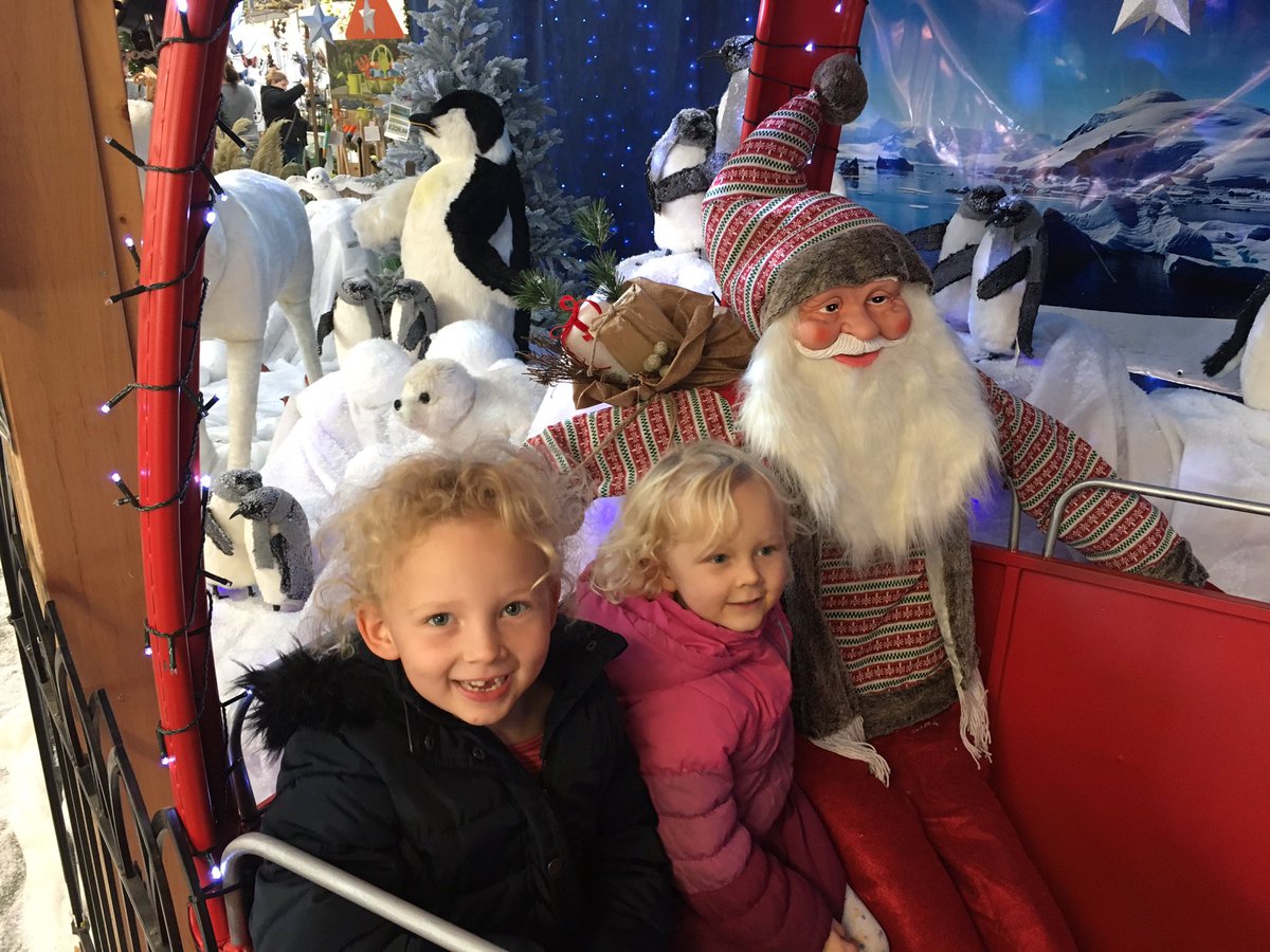 There is #snowplacelikepoplar to get into the Christmas spirit !