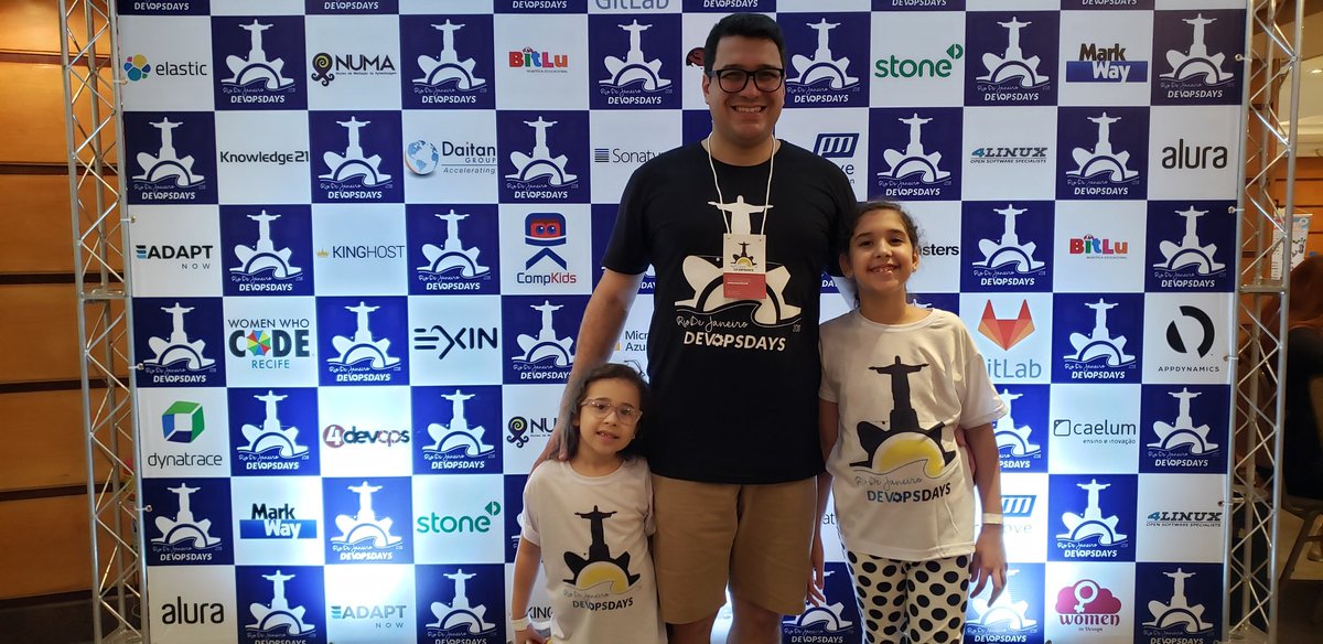 ricmmartins's tweet image. Participar na primeira edição do #DevOpsDays Rio de Janeiro já é incrível. Ter a oportunidade de estar junto das minhas filhas dando a elas a oportunidade de participarem de oficinas de robótica, lógica matemática e introdução à programação não tem preço! #dodrj2018 #devops