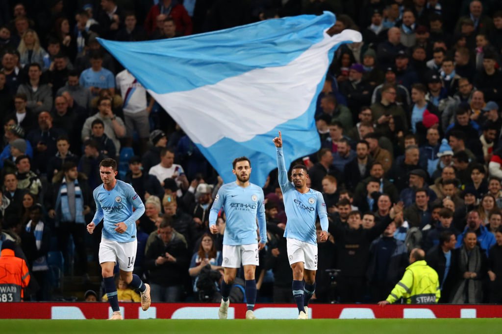 ManCity's tweet photo. WHO'S BEHIND US?! #mancity https://t.co/JIMMSMhf5O
