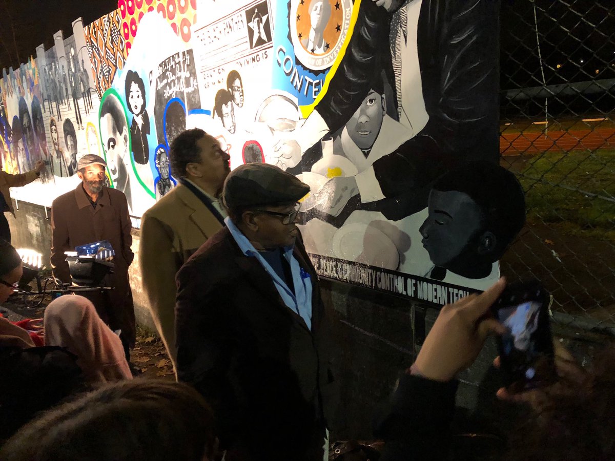 FHS Art of Resistance and Resilience Club unveil their commemorative Black Panther mural with Panthers Bobby Seale and Elmer Dixon. Great turnout, Seattle!