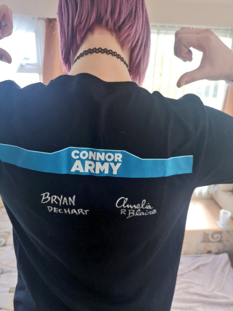 ukfangirljd's tweet image. Finally got to pick up my #ConnorArmy shirt today &amp;amp; I'm so happy with it, I'll always wear this with pride @BryanDechart @AmeliaRBlaire 🙌🏻😁 #DechartGames #WeAreAlive 💙
