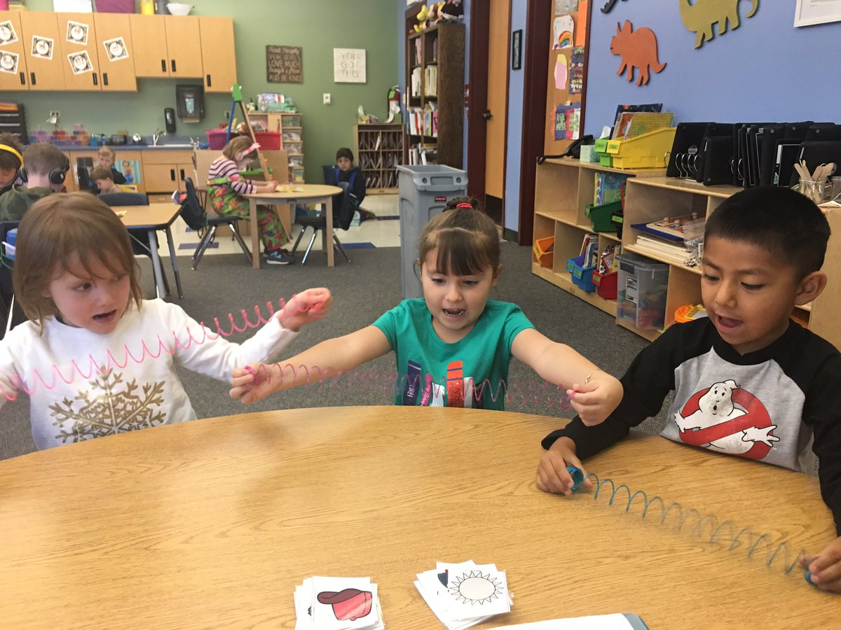 mrsdevlin9's tweet photo. Stretching our words to hear all of the sounds. @FREprincipal https://t.co/hNUPHXPRiU
