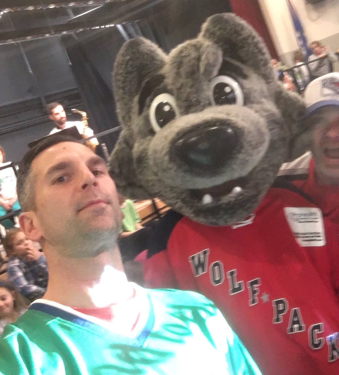MrEricFeeney's tweet photo. It was great to have @SonarWolfPack &amp; @WolfPackAHL bring the “#ReadToTheRink” reading initiative to our students! #READ https://t.co/KUz23r70yt