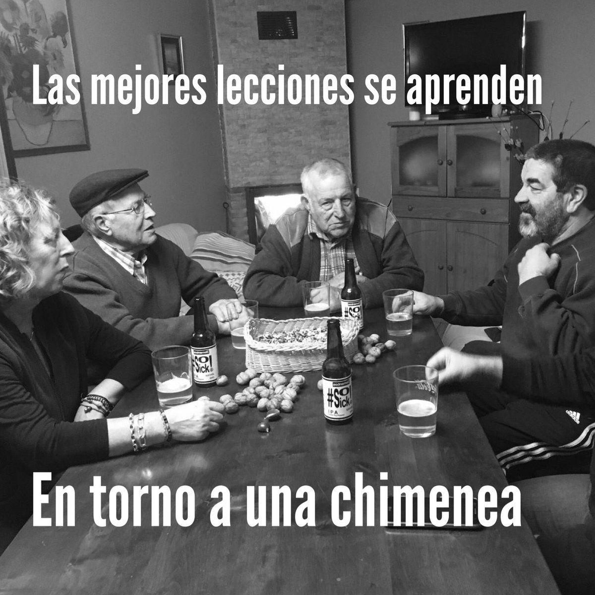 3ElementosBrew's tweet photo. Porque nos debemos a nuestras generaciones anteriores. En un mundo donde todo pasa demasiado rápido, siempre nos gusta bajar la velocidad y escuchar toda la sabiduría que ofrece la edad. Y aprender, mientras se disfruta de una buena #cervezaartesana es doble satisfacción! #cheers https://t.co/jRxt6vOOab