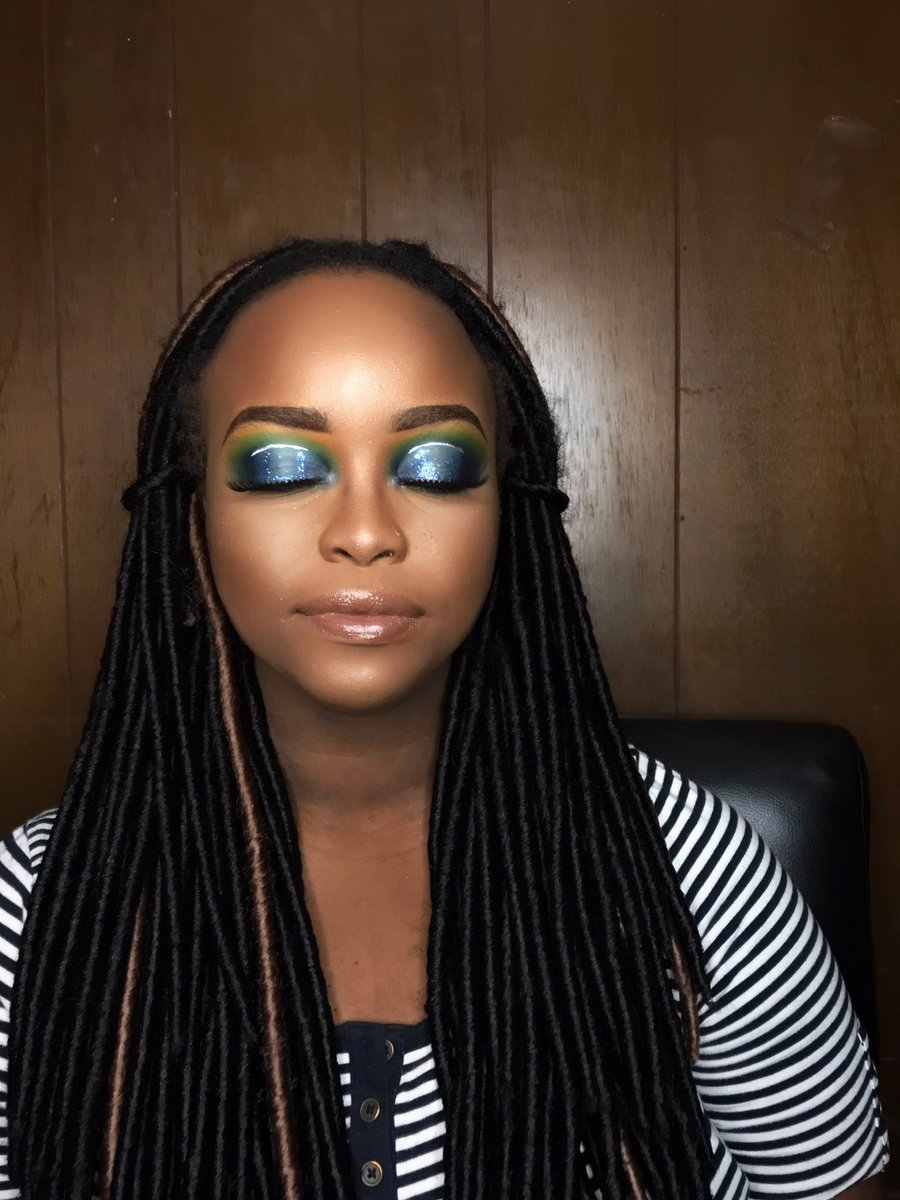 makeupbyaston's tweet photo. Feeling blue 💙 https://t.co/RR0grzvtnL