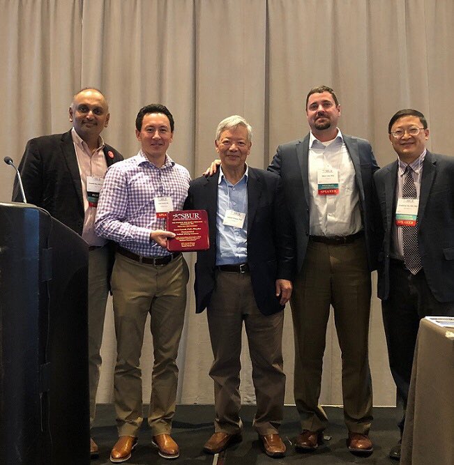 gr8straj's tweet photo. Official pic of Jason Carroll receiving the Leland Chung lectureship award from Leland Chung. Jay, thanks for an amazing talk and an inspirational body of work to date! #SBUR18 https://t.co/ME0DtUYimb