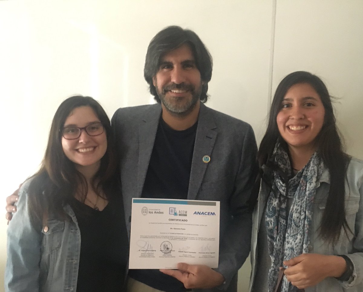acemuandes's tweet photo. En nuestro Curso de geriatría también hoy nos acompañó el doctor Gerardo Fasce, VP de la @Socgeriatria @gfasce Gracias por su clase, doc! https://t.co/F5mMyrT3Mc