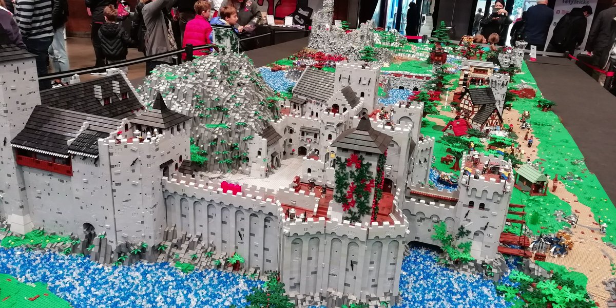 elemiglio31's tweet photo. #biff2018 #lego https://t.co/awZNJhd7oT