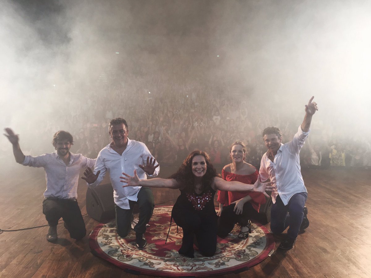 mariasanchez_es's tweet photo. Gracias a todxs! @AuditorioB 
Noche de Fiesta #Acústica a Full!
@sanmihanovich @vanemihanovich @solmihanovich @pulsargigante #AleDevries #MariasTutino @EmilianoHuala #TatoRicardi @CrisRegoOK @ale_salvadores @maranovaro https://t.co/E91tAPO65f
