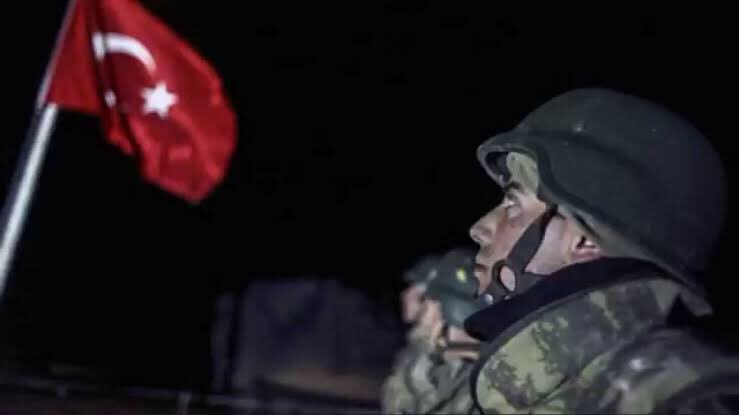 #Hakkari'deki elim kaza sonucu şehit olan kahramanlarımıza Allah'tan rahmet, gazi olan kahramanlarımıza acil şifalar dileriz...