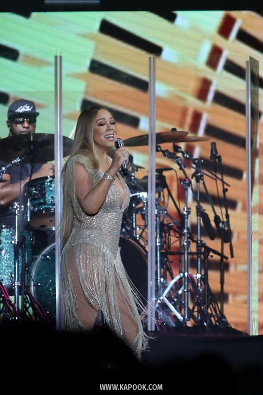 kapookdotcom's tweet photo. แม่หมี "มารายห์ แครี่" #MariahCarey คัมแบ็ค!! ปิดท้ายเอเชียทัวร์ สุดประทับใจ ในคอนเสิร์ต #MariahCareyLiveinBangkok2018 จัดโดย เทดดี้ ไทม์ งานนี้ซุปเปอร์สตาร์ระดับโลก "มารายห์ แครี่" โชว์สุดยอดพลังเสียง ทำเอาแฟนคลับฟินเว่อร์... นี่ซิเรียกว่า แม่ก็คือแม่ของจริง !! #Kapook https://t.co/WYfeZaU5pb
