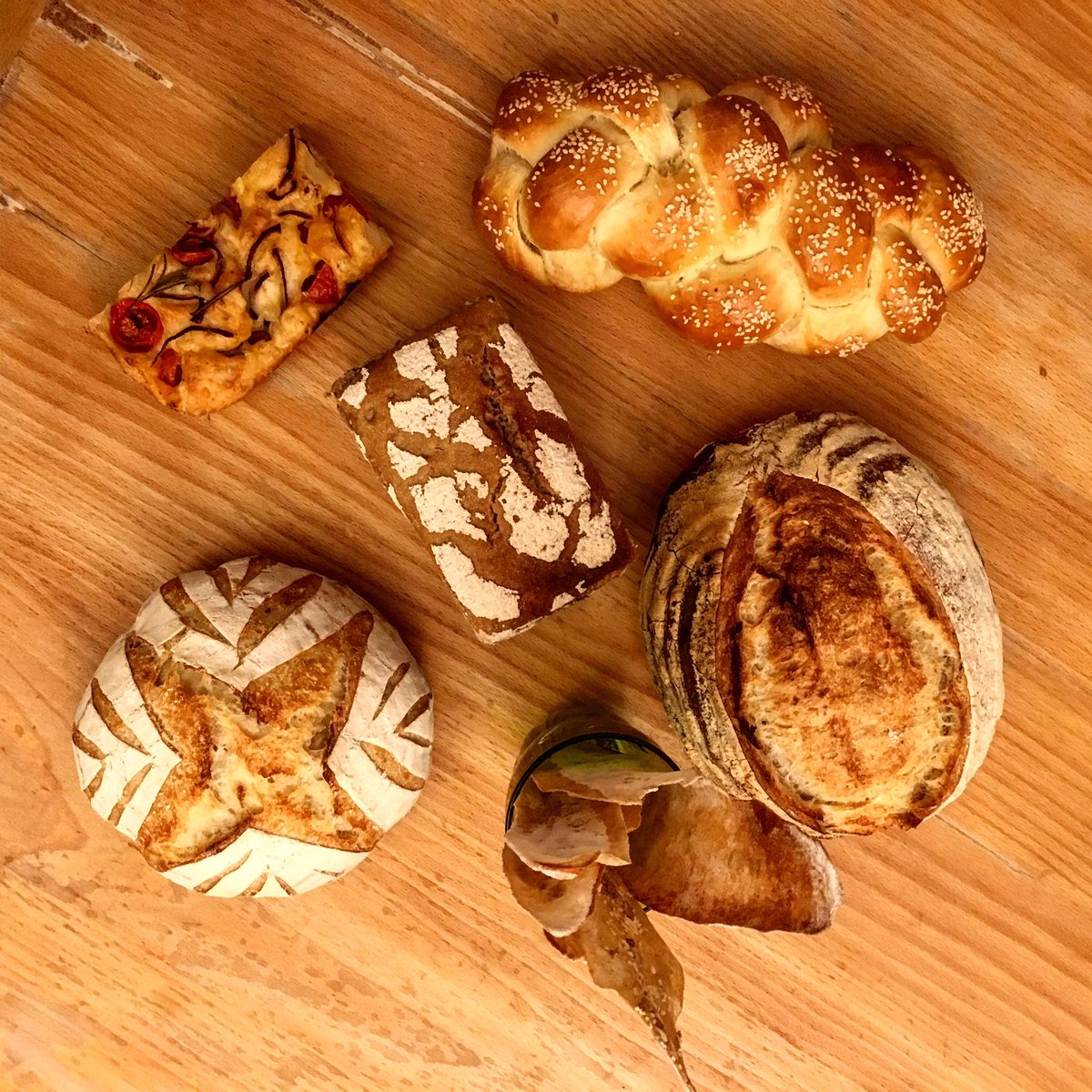 MaBakerBakes's tweet image. Fancy learning how to make all these beautiful breads? Take a sourdough class with @breadangels. What a great Christmas gift. #realbread #sourdoughclass #fulham #christmasgift.