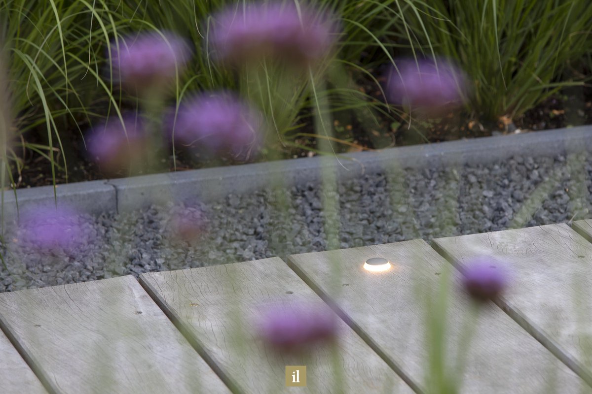 De nieuwe #PUCK 22 al gezien bij je #inlite dealer? De #grondspots zijn perfect als indicatielicht langs een #oprit, #pad, #vlonder of #steiger. bit.ly/PuckSerie