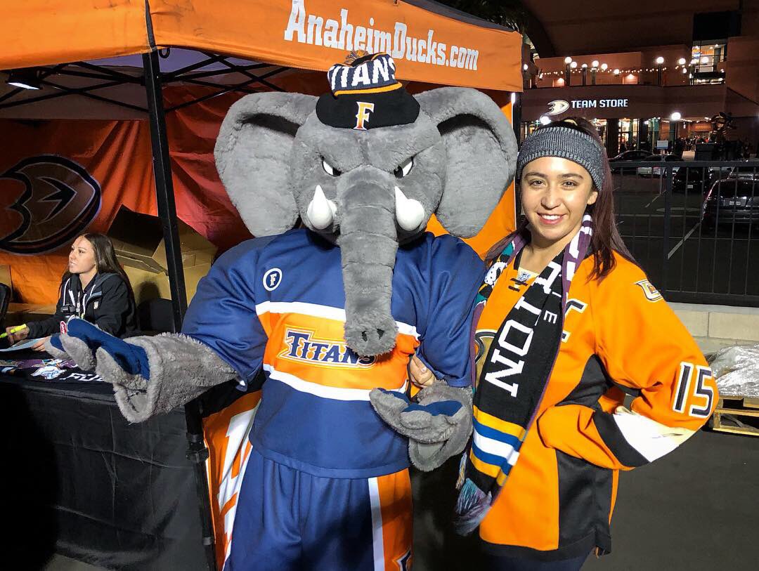 NikkiMee21's tweet photo. 1st CSUF Ducks Night! 💙🐘🧡 (Feat. A quick Pic with Tuffy &amp; CSUF's President, @TitanPrezVirjee) 📸😆🏒🦆🥅  #LetsGoDucks #anaheimducks #csuf #GoDucks #GoTitans https://t.co/6fSoUNvta0