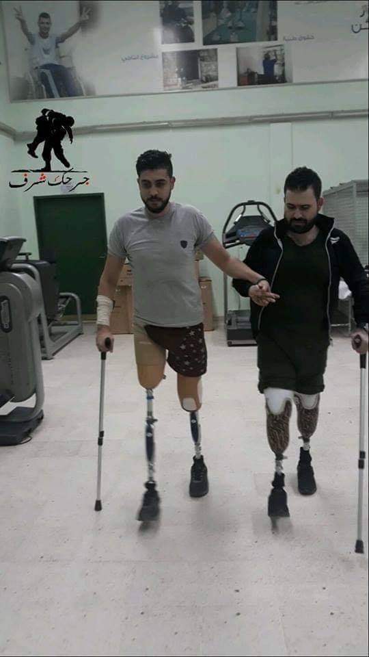 #Syria: ecco due soldati dell'esercito siriano: nella lotta contro il terrorismo, hanno perso le gambe, ma hanno conquistato la libertà e la voglia di andare avanti. #NonViDicono