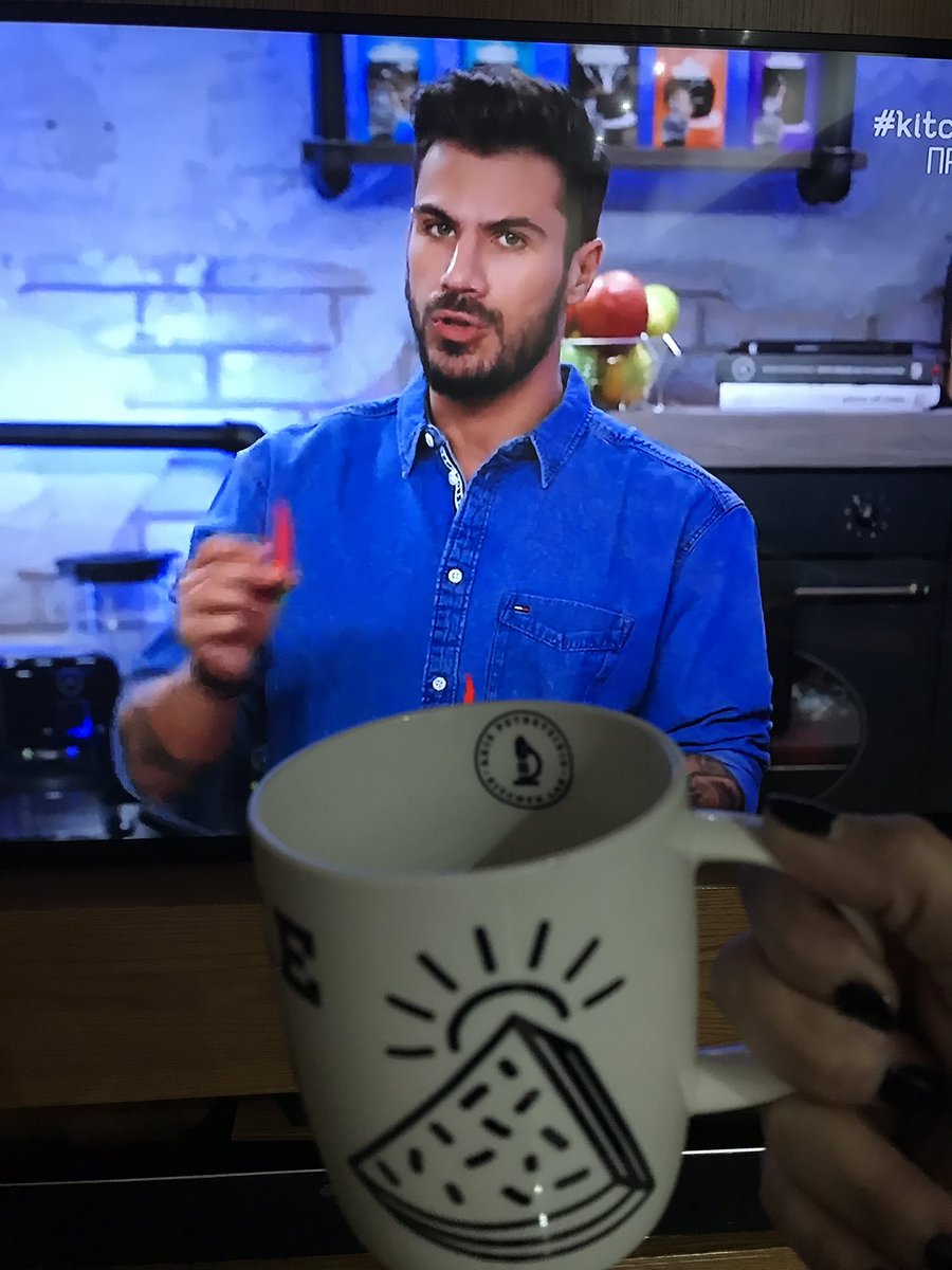 anicolaidou's tweet image. Καφεδάκι, βλέπωντας τον καλύτερο  #kitchenlab @A_petretzikis