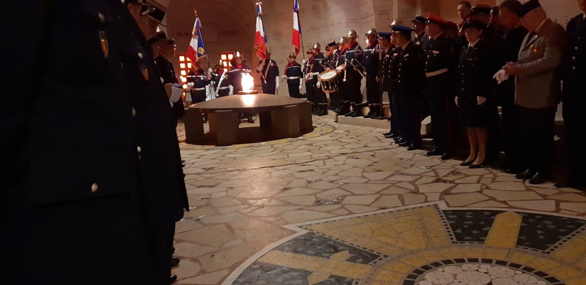 UnionPompiers18's tweet photo. Hommage émouvant à l'Ossuaire de Douaumont pour nos sapeurs-pompiers morts au combat de la grande guerre. Une gravure a été dévoilée à l'intérieur afin de les honorer. @PompiersFR @SDIS_18 @rtnjsp2018 https://t.co/VPtxOz53fU