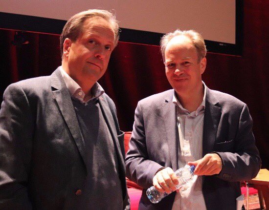 Gisteravond bij de allerlaatste Politieke Junkies met jury ⁦<a href="/APechtold/">Alexander Pechtold</a>⁩ (foto: ⁦<a href="/kajleers/">Kaj Leers 🇳🇱🇪🇺🇺🇦💜 kajleers@mastodon.social</a>⁩) 
Bekijk ⁦<a href="/politiekejunkie/">Politieke Junkies</a>⁩ hier terug: debalie.nl/de-balie-tv/
