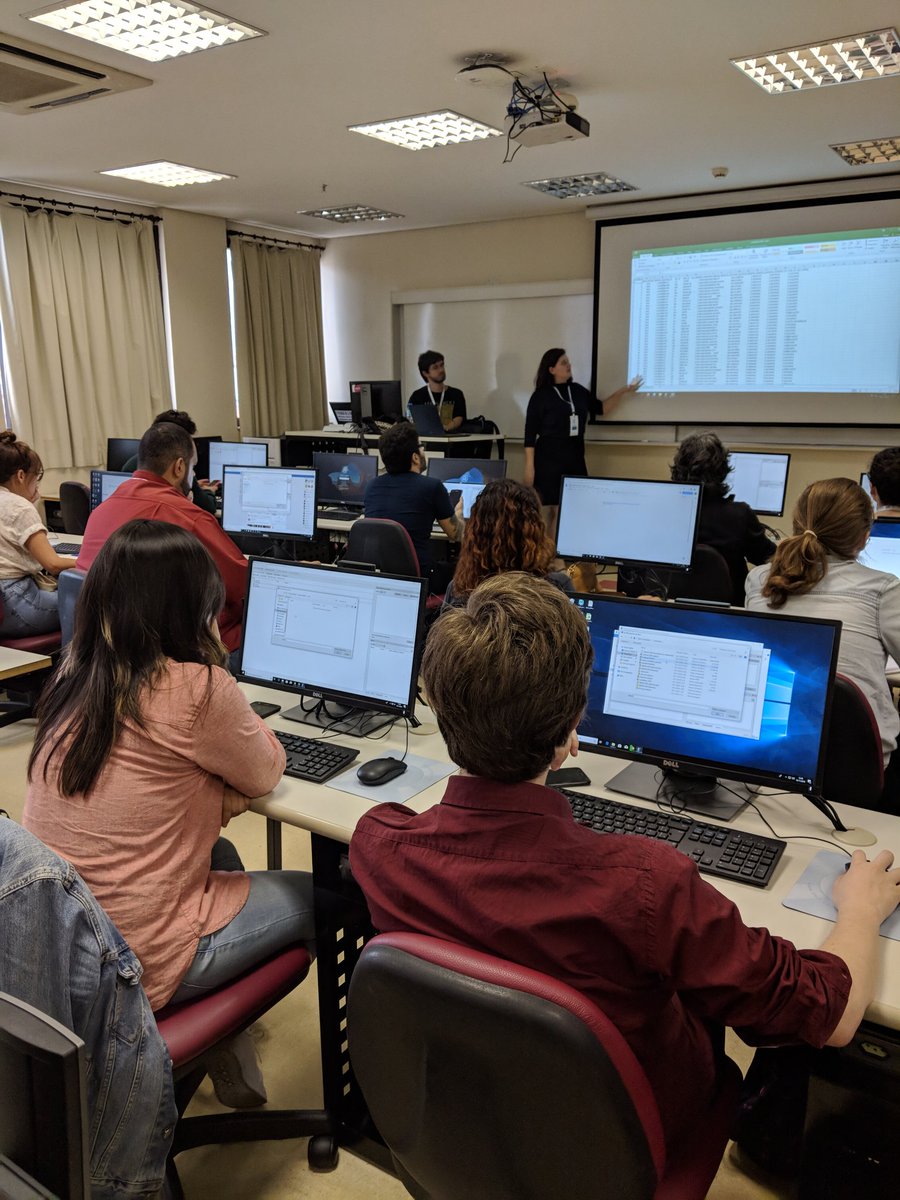 EscolaDeDados's tweet image. Glória aos Dadoxxx!! @ceciliadolago e @leonardo ensinam a usar SQL pra analisar bases de dados gigantonas, daquelas que travam seu Excel. Glória! #CodaBr18 #teamSQL