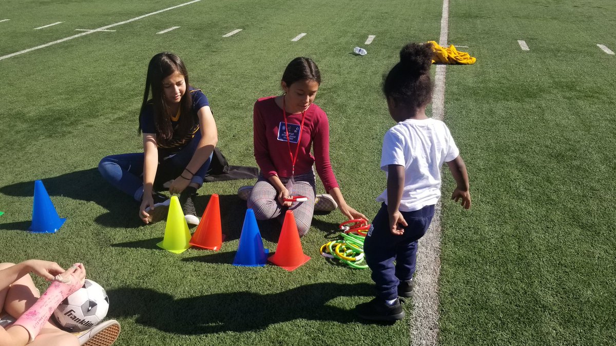 Queenaidab's tweet image. @HTM_FLAGS students supporting Head Start World Cup. #FLAGS4LIFE #FLAGSFAM