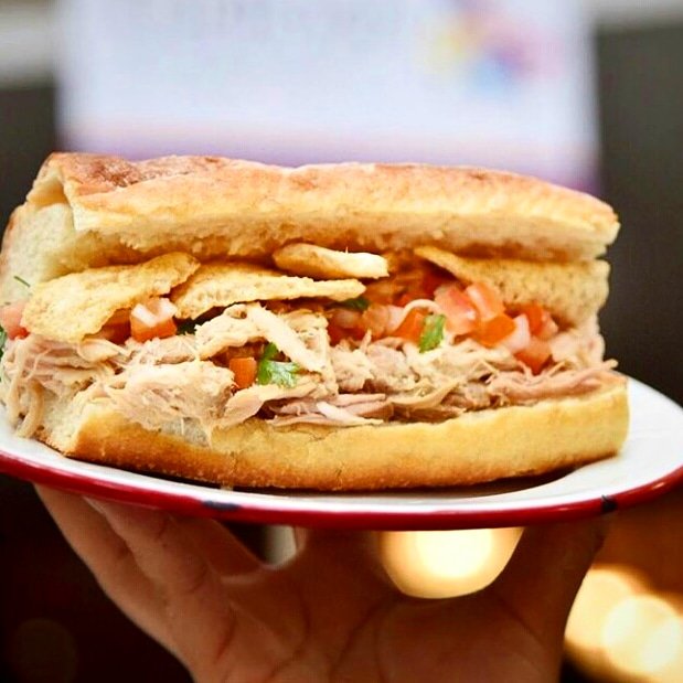 "Oh #lechón estilo yucateco de mis amores, que vuelas por los aires, te quiero para mi este fin de semana, y corro por ti a cuando tengo hambre..." #sábado de antojos yucatecos en <a href="/pariancondesa/">Parián Condesa</a>