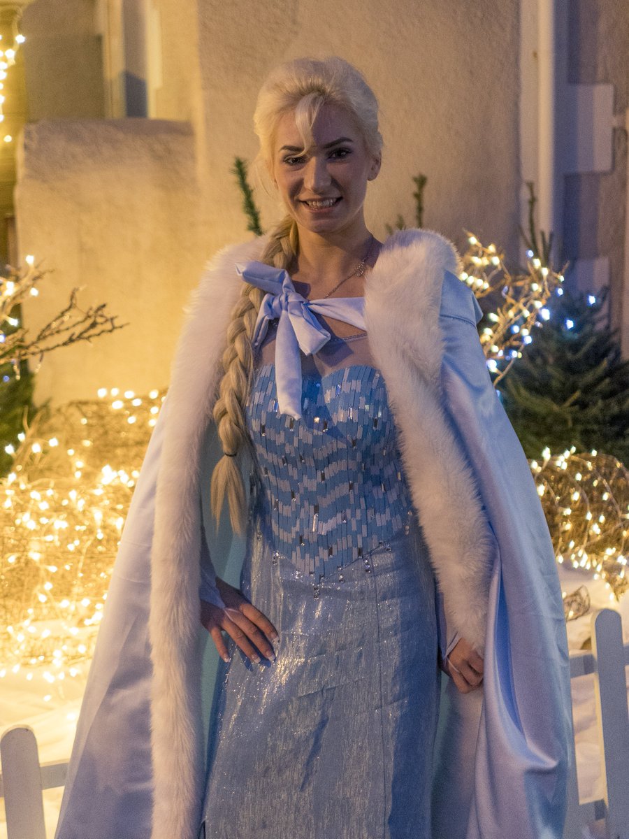 FfairDolig's tweet photo. Elsa was in Lapland last year. I wonder if there will be any surprise guests this year?! 👀👸🏼

#LCFCountdown (5 Sleeps to go) https://t.co/6otCmQhYVn