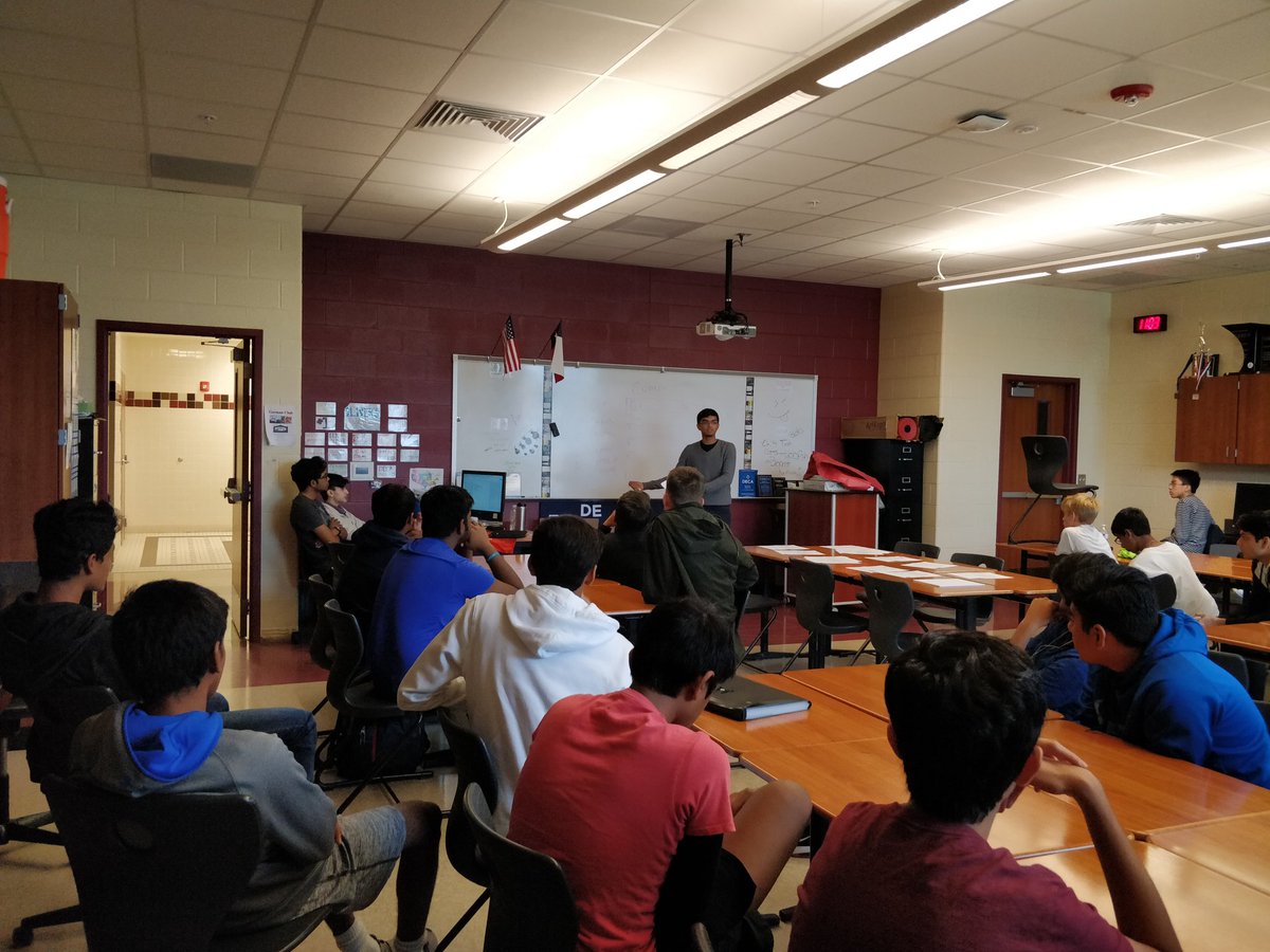 rrhsdeca's tweet photo. First Study Session in motion! #DECAReady https://t.co/3JMbBOkLTP