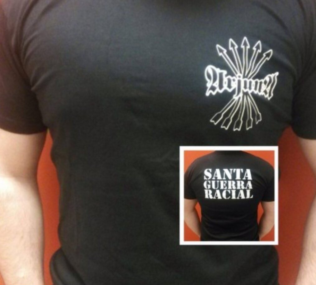 Y una camiseta nazi. Que se os olvida siempre <a href="/elmundoes/">EL MUNDO</a>