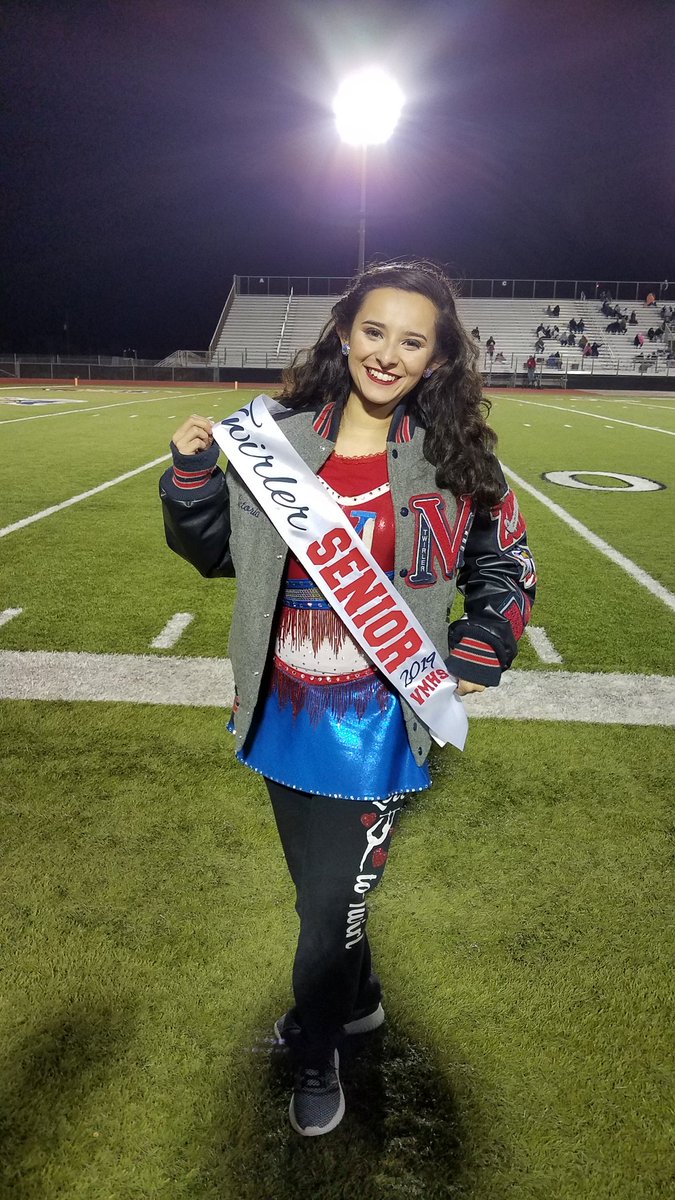 loana752's tweet photo. Senior Night 👩🎓❤💙🦅
#vmhstwirler #artsytwirler #Seniors2019 #theprideofthesouthside
#vmhsband https://t.co/RU2h0kMc77