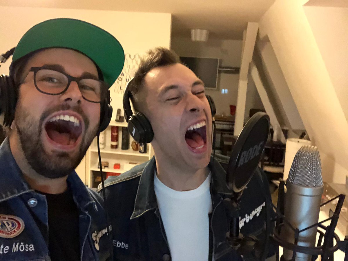 Zwei (Sing)vögel in Action #theloverockets #punknroll aus #Berlin heute mal in in #Magdeburg