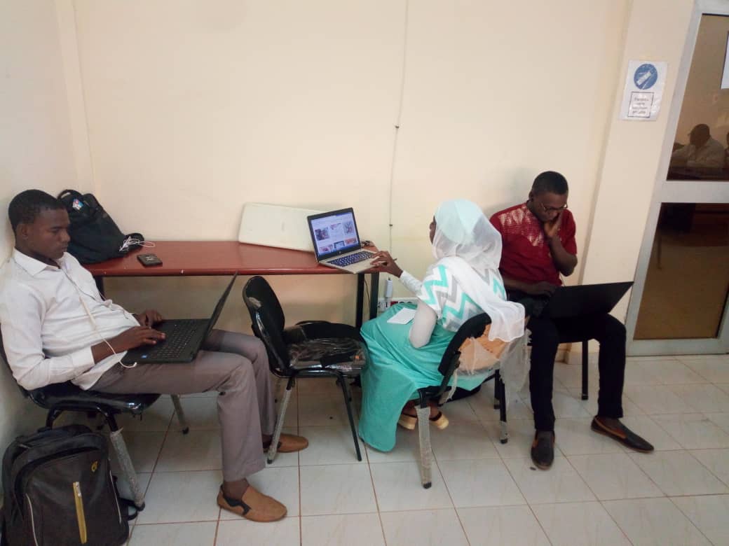 eTakaraNiger's tweet image. &apos;&apos; Comment bien pitcher ? &quot; tel est le thème de la formation ce matin à #Niamey. 
Vivez en images le 5ème et dernier jour des formations. 
Courage et bonne chance à nos jeunes candidats 💪
#Digital4Dev 
Cc @AnsiNiger @MDE_Niger @Cipmen @cabinetPMNiger @Banquemondiale @arcep
