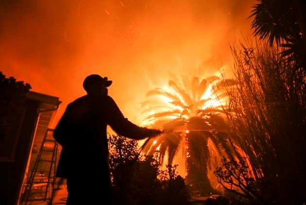 Paradise lost after fire consumes Northern California town bit.ly/2zHg2qy https://t.co/L8Cbmgdl6i