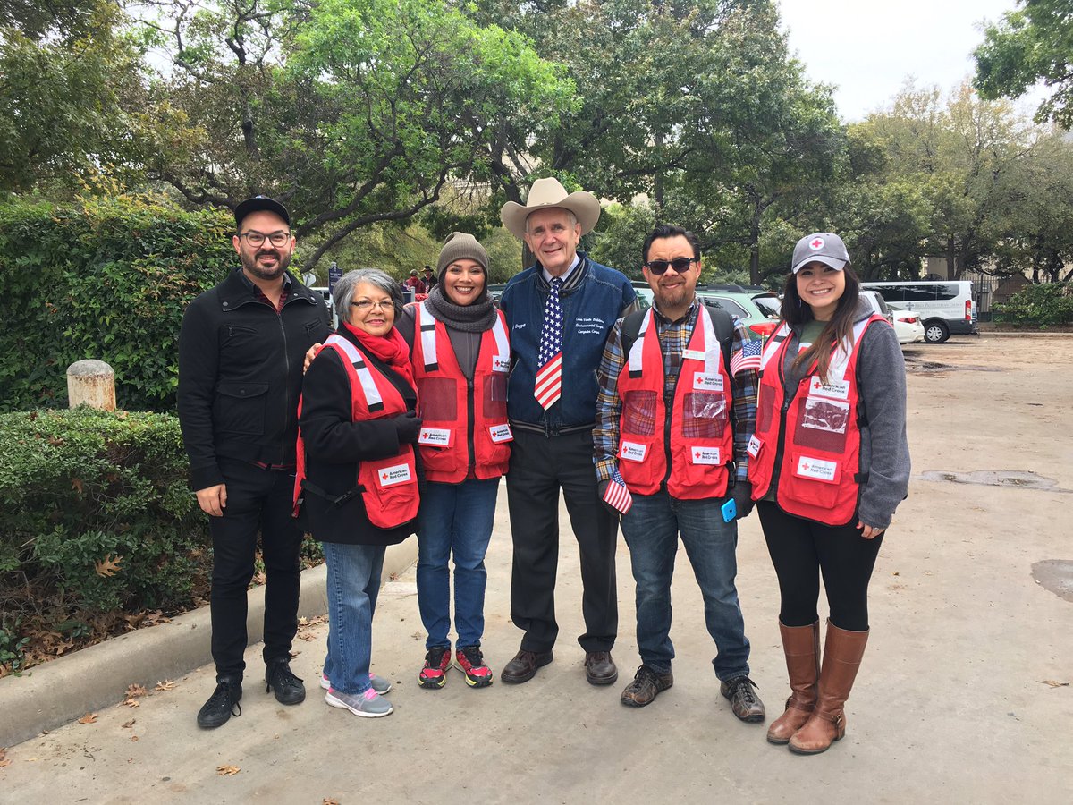 MichaelVelaTX's tweet photo. Great running into @RepLloydDoggett at this morningโs Veterans parade! #RedCrossSA @RedCrossSA https://t.co/zy6PQhm5HK