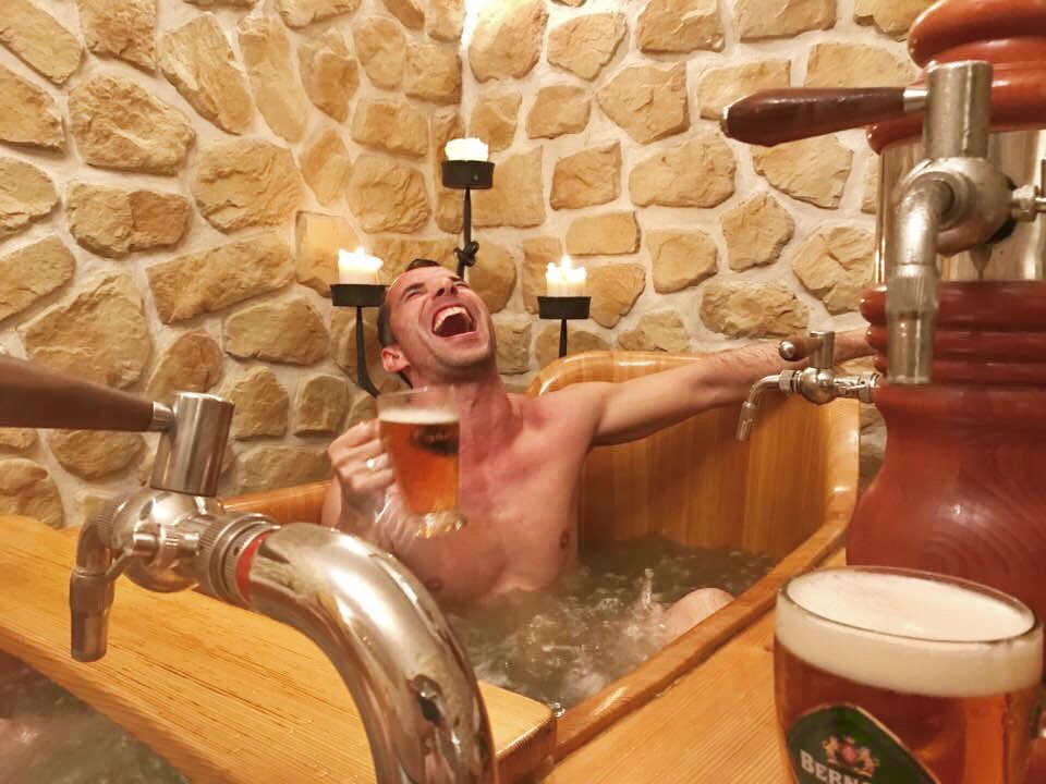 In this awful weather all I want is a hot tub. With candles. And beer. On tap.
#beer #laughter #love #withfriends #weekend #relax #hottub #laughuntilyoucry #laughuntilithurts #maybedrunk #honest
