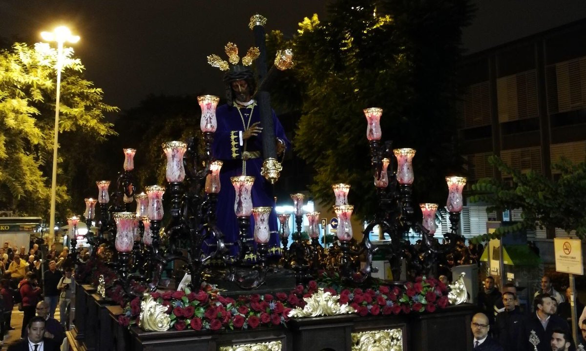 [#GloriasNS]
Llega el paso del Señor de la Bondad del @Carmen_SLeandro al Hospital Virgen Macarena
#TDSCofrade 
📸 @alberto_calero2